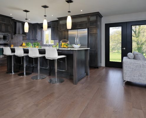 Dark panels in kitchen - Grey